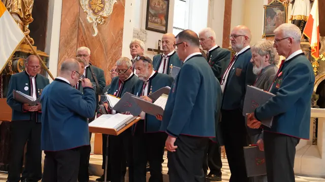 Der Männerchor Friedrichslinde sorgte für eine passende musikalische Gestaltung. | Foto: Manfred Weiß