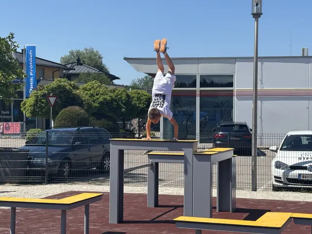 Parkourathlet und Gründer von „One Move“, Chris Bacher weihte mit drei weiteren Sportlern eindrucksvoll den Freerunning Parkour ein. | Foto: MeinBezirk Salzburg