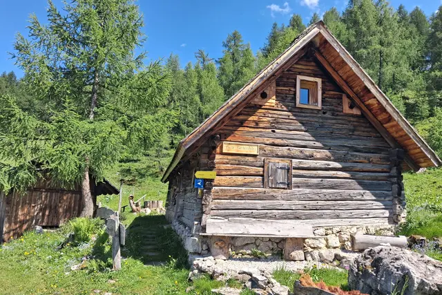 ...schöne Wanderungen, an alten urigen Hütten vorbei.