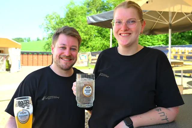 Richi und Theresa warten auf den Ansturm