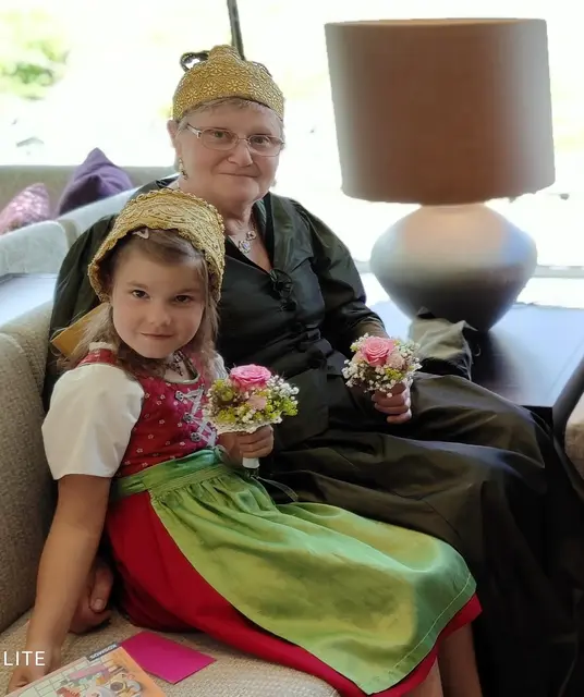 Liesi mit ihrer Oma | Foto: Mauthausen Tourismus