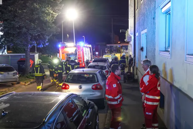 Die Feuerwehr konnte die Flammen rasch unter Kontrolle bringen und löschen. | Foto: laumat/Matthias Lauber