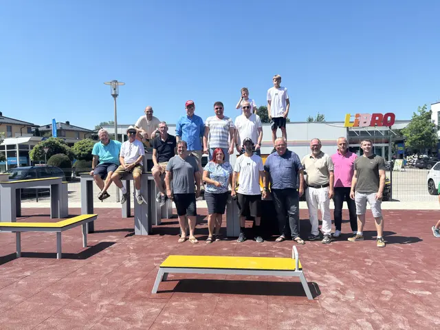 Im Bild: Sportler von „One Move“ mit Bürgermeister Simon Wallner, Gemeindevertretern und Planern. | Foto: MeinBezirk Salzburg