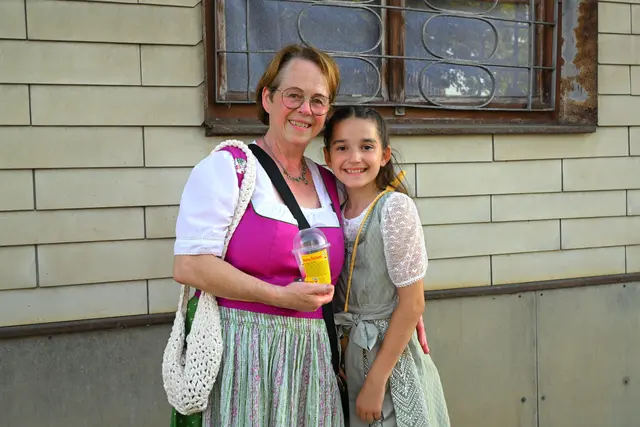 Oma Annemarie mit Enkerl Ida