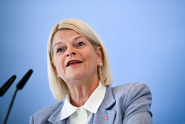 Klaudia Tanner ist optimistisch: Die Wehrdienstreform könnte noch vor der Sommerpause beschlossen werden. | Foto: APA-Images / REUTERS / Annegret Hilse