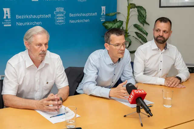 Bei der Pressekonferenz im Rathaus samstagvormittags. | Foto: er