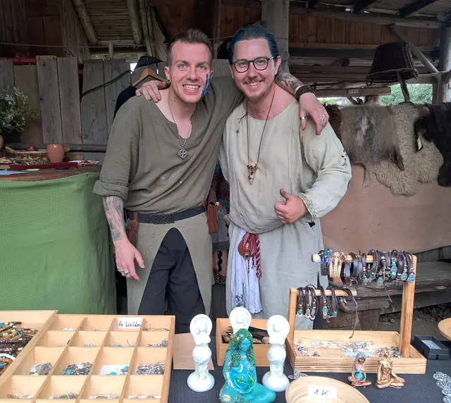Körperbemalung und Schmuck | Foto: Binder
