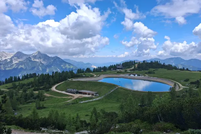 ...Blick zurück zur Bergstation/ Schafkogelsee.