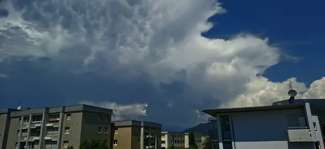 Samstag 12:45 Uhr es schaut wieder nach Gewitter aus  | Foto: Kurt Nöhmer 