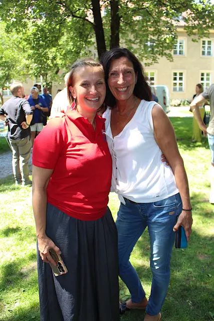Kornelia Dupan mit Petra Pöschl (Stadtmarketing)