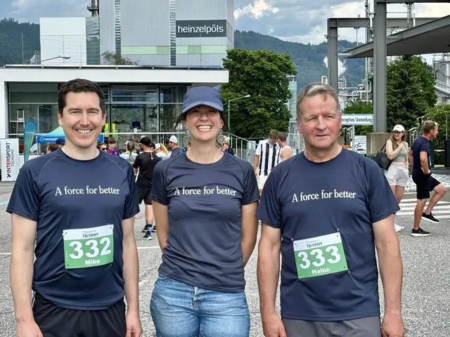 Mike Resnicek, CEO/CFO der Heinzel Pöls (li) und Heinz Schnedl, CTO der Heinzel Pöls (re)liefen ihre Runden für einen guten Zweck.
Maria Stradner, PR&amp; Communication, moderierte, gemeinsam mit Bürgermeister Gernot Esser, das Event. | Foto: MeinBezirk/Angelika Brunner