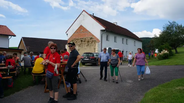 Kurze Rast an der Labstation gibt neue Kraft zum Weiterwandern. | Foto: Hans Kreindl