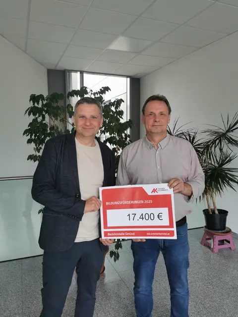 Kammerrat Werner Müller und Bezirksstellenleiter Jürgen Binder. | Foto: AKNÖ