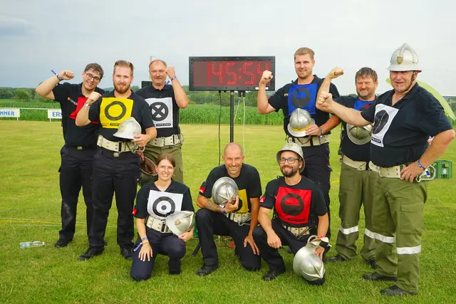 Die Feuerwehr Mogersdorf belegte mit einer Zeit von 45,54 Sekunden und null Fehlerpunkten Platz zwei in der Bezirkswertung.  | Foto: Elisabeth Kloiber/MeinBezirk