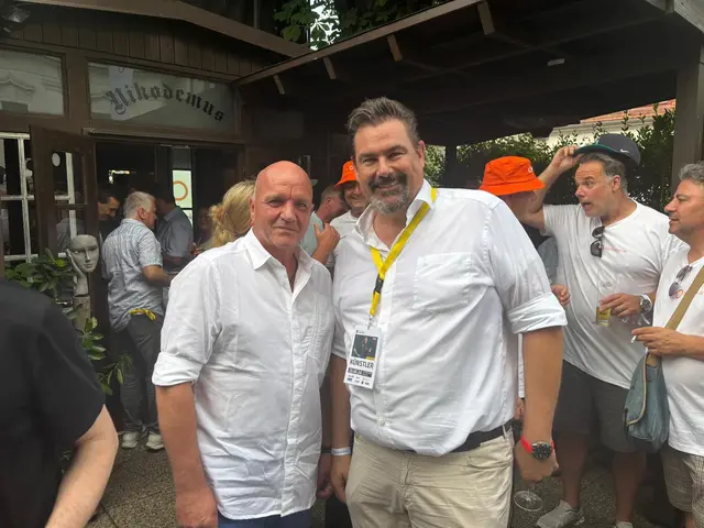 Der Präsident der Arbeiterkammer NÖ Markus Wieser und Purkersdorfs Bürgermeister Stefan Steinbichler. | Foto: Bernd Dorner
