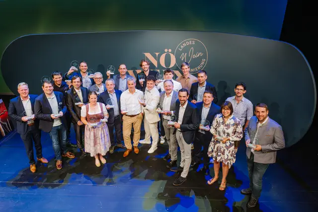 Die Landesweinsieger: Maximilian Pröll, Horst Kolkmann, Erik Puhr, Stefan Obritzhauser (Schlumberger), Gerald Fürnkranz, Veronika Pichler (Spusu Wein), Leopold Hofbauer-Schmidt, Leopold Krottendorfer, Leopold Hagn, : Manfred Bannert, Martin Heinzl (Weingut Heinzl-Gettinger), Wolfgang Hagn, Clemens Schmidt, Robert Wimmer, Hans Frühwirth, Thomas Mauser, Hannes Edlinger, Leo Krottendorfer, Monika Neustifter, Alfred Reinberger, Franz Weilinger-Lowatschek
LW Media_Leonardo Ramirez