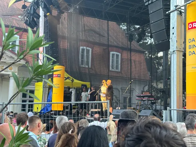 Niki Neunteufel auf der Bühne. | Foto: Bernd Dorner