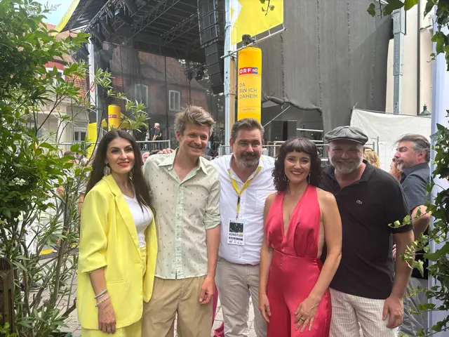 Die Hauptacts Monika Ballwein, Norbert Schneider, Ina Regen und Thomas Stipsits mit Stefan Steinbichler. | Foto: Bernd Dorner