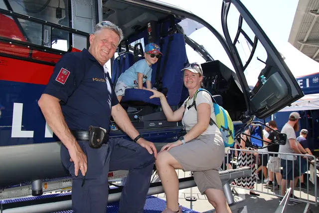 Polizei-Hubschrauber: Franz Standl mit Maxi und Mama Cornelia.