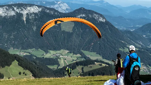 Eine 51-jährige Paragleiterin wurde bei einem Unfall im Bereich des Zahmen Kaisers schwer verletzt. (Symbolbild) | Foto: pexels / Wolfgang Weiser