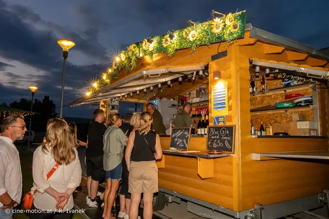 "Weinbar" Malloth - Weine und Longdrinks sowie Shots - alles hier zu haben. | Foto: cine-motion.at / R. Ivanek