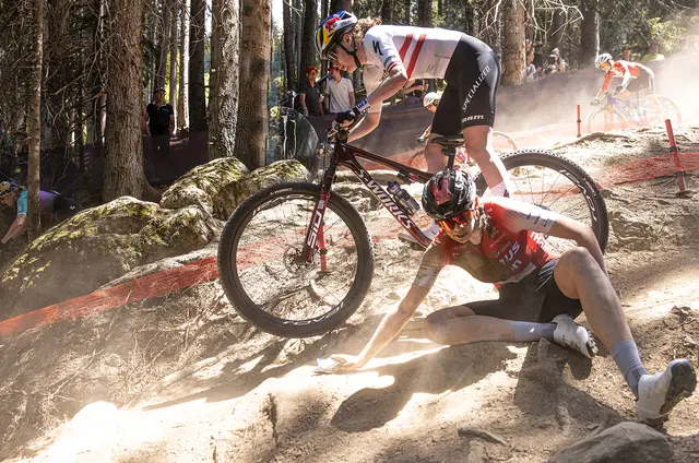 Mitfavoritin Alessandra Keller stürzte früh. Laura Stigger konnte ausweichen und fuhr ein starkes Rennen. | Foto: Ernst Lorenzi