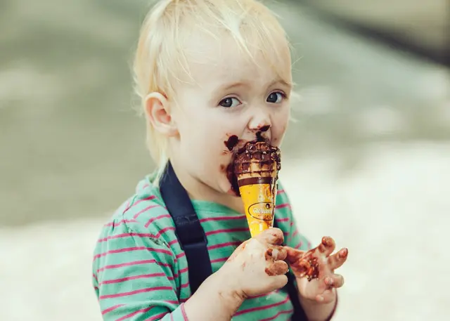 Willkommene Abkühlung: Bei den sommerlich-heißen Temperaturen bringt ein Eis – zumindest für kurze Zeit – Abkühlung.  | Foto: Unsplash
