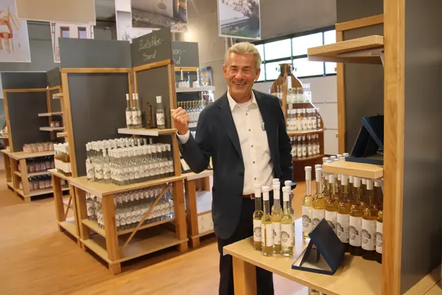 Alles zum Thema Schnaps: Hotelier Josef Puchas hat in seinen neuen "Genussmarkt" rund zwei Millionen Euro investiert. | Foto: Martin Wurglits