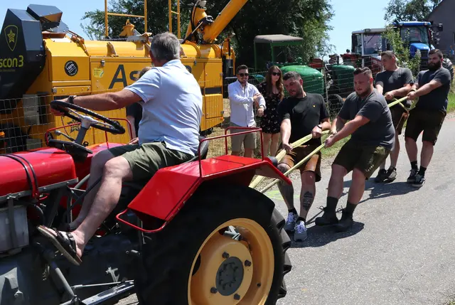 Von nun an ging's bergauf, hieß es beim Traktor ziehen | Foto: Gerhard Langmann