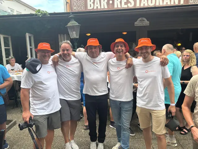 Tom Rengelshausen, Sascha Janak, Stephan Hofstetter, Simeon Schmoigl und Maximilian Barth vom Team "Der Kanal".  | Foto: Bernd Dorner