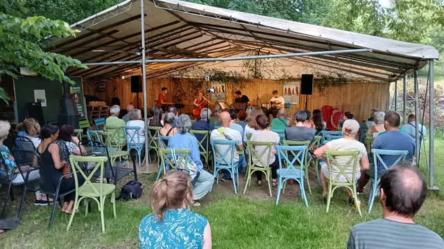 Am Hierzer Teich in Entschendorf (St. Margarethen an der Raab) konnte man jetzt echten argentinischen Tango lauschen. | Foto: Josef Hofmüller