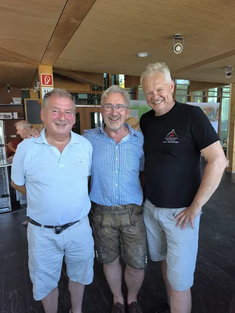 Von rechts nach links Felix Hackenberger Apotheke Molln , Bürgermeister Andreas Rußmann, August Kerbl, Landesobmann des OÖ. Prangerschützenverbandes | Foto: Felix© Apotheke Molln