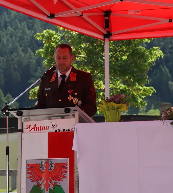 15 Kameraden investierten viel Zeit und Vorarbeit in die Anschaffung des neuen TLFA 3000/100, berichtete Feuerwehrkommandant Mathias Valtiner.  | Foto: Elisabeth Zangerl