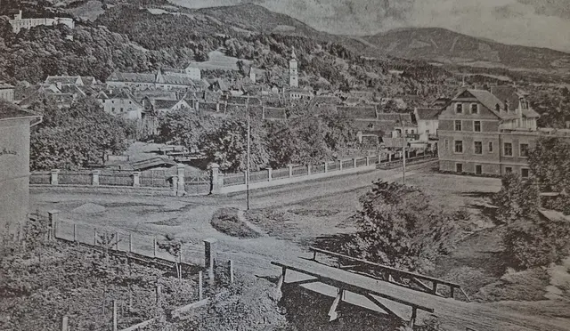 Das Volksbad (Gebäude rechts) im Jahr 1910, kurz nach dessen Eröffnung. | Foto: Werner Presser
