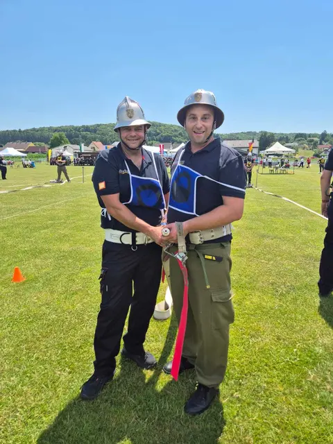 Bezirksfeuerwehrkommandant Jochen Illigasch (links) mit Wallendorfs Feuerwehrkommandant-Stellvertreter Thomas Schrei | Foto: Michael Schrei