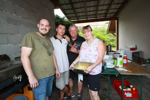 Die Küchencrew um Waltraud Hödl, ließ trotz sengender Hitze niemand warten.