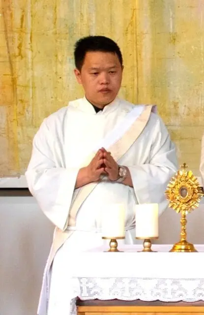 Diakon Giovanni Wu,vor seiner Priesterweihe in der Kirche der Flugfelder Pfarrgemeinde St.Anton