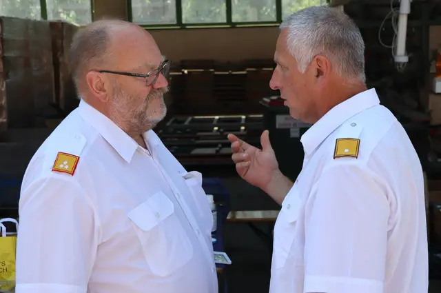 Auch FF-Bereichskommandant Josef Gaich (li) war da | Foto: Gerhard Langmann