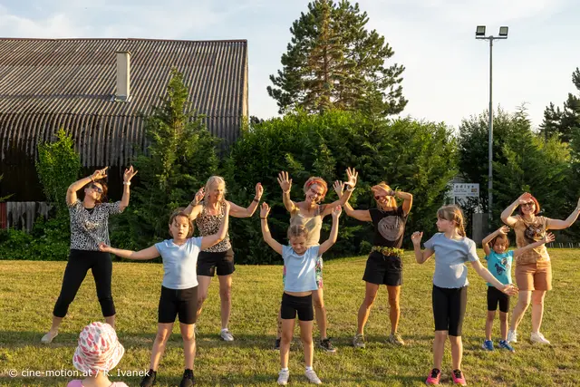 Tanzeinlage der Gruppen "Dance Fitness" (Erwachsene) mit "Dance`n Act (Kinder) vom LTV. | Foto: cine-motion.at / R. Ivanek