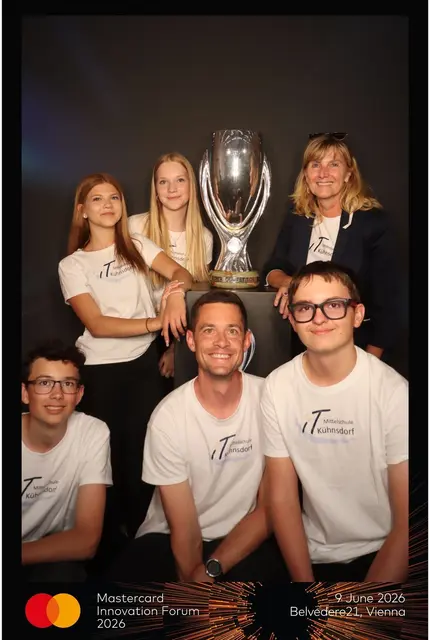 Die erfolgreichen Schülerinnen und Schüler: Magdalena Wukounig, Theresa Kristan, Lorenz Sowa, Damian Oberdorfer mit Prof. Christoph Hochmüller und Dir. Erika Knellwolf | Foto: Erika Knellwolf
