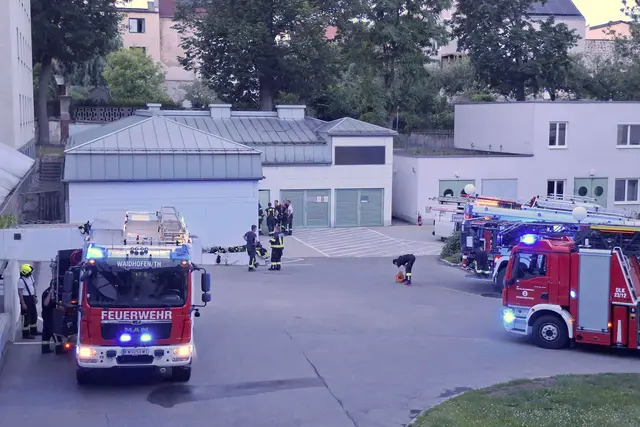 Feuerwehrkräfte beim Landesklinikum Waidhofen/Thaya | Foto: FF Waidhofen/Thaya
