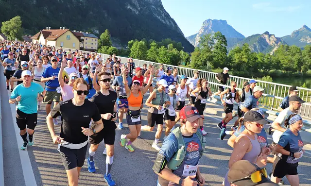 Mehr als 3.000 Teilnehmende aus 50 Nationen waren beim Traunsee-Halbmarathon dabei. | Foto: Hörmandinger