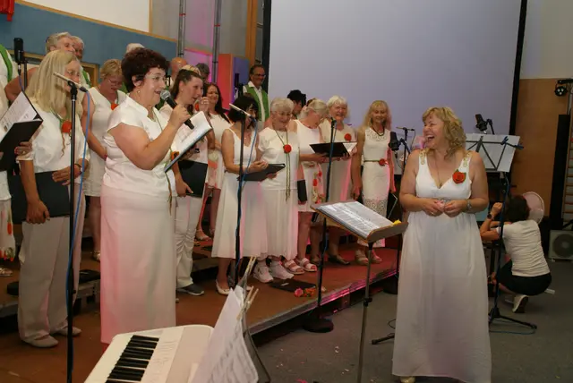 Überraschung für Andrea Werkovits-Chor trug lustige Gstanzln dar. | Foto: Anna Karia Kaufmann
