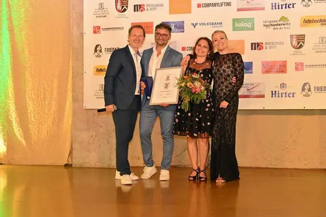 Andy &amp; Kelly Kainz mit Couple Award recipients Iris &amp; Bernd Pintarich | Foto: Franz Haas