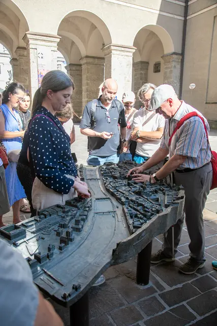 Die inklusiven Stadtführungen der Stadt Salzburg stießen auf großes Interesse: Mehr als 200 Teilnehmerinnen und Teilnehmer nahmen an den angebotenen Rundgängen teil und erkundeten die Stadt aus unterschiedlichen Perspektiven. | Foto: Stadt Salzburg/Anna Pirato