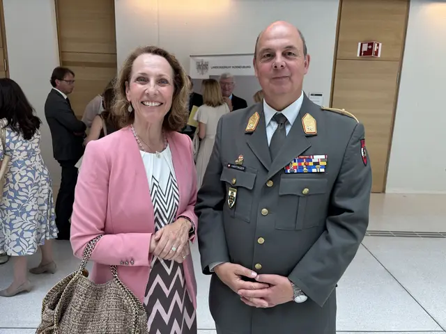 Landesgerichts-Präsidentin Martina Spreitzer-Kropiunik (St. Pölten) mit Militärkommandant Georg Härtinger. | Foto: Sandra Schütz