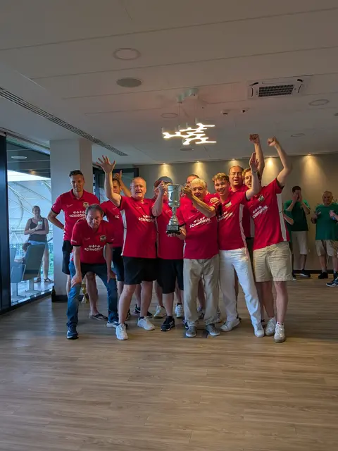 Das österreichische Nationalteam nach der Titelverteidigung | Foto: schnopsn.com
