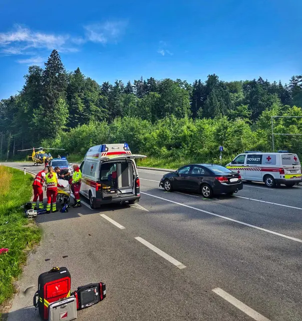 Nach der Erstversorgung durch das Rote Kreuz wurde die 15-jährige Mofa-Lenkerin mit dem Rettungshubschrauber ins LKH Graz geflogen.  | Foto: Rotes Kreuz