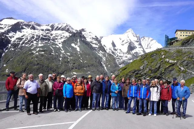 Reiseteilnehmer aus Mitterkirchen im Bereich der Franz-Josefs-Höhe. | Foto: Seniorenbund Mitterkirchen