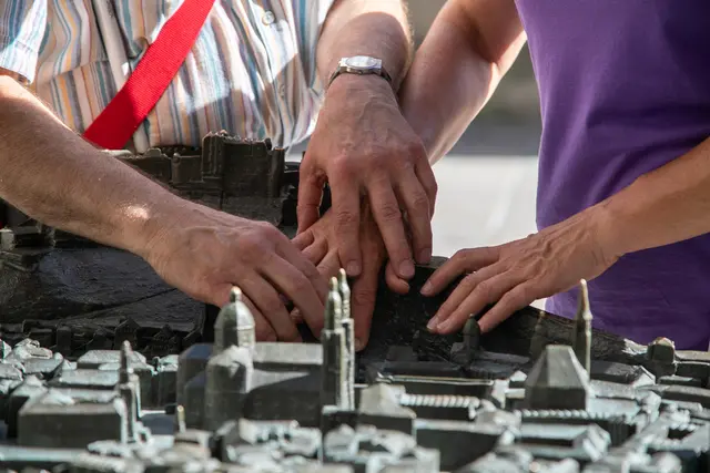 Die inklusiven Stadtführungen der Stadt Salzburg stießen auf großes Interesse: Mehr als 200 Teilnehmerinnen und Teilnehmer nahmen an den angebotenen Rundgängen teil und erkundeten die Stadt aus unterschiedlichen Perspektiven. | Foto: Stadt Salzburg/Anna Pirato
